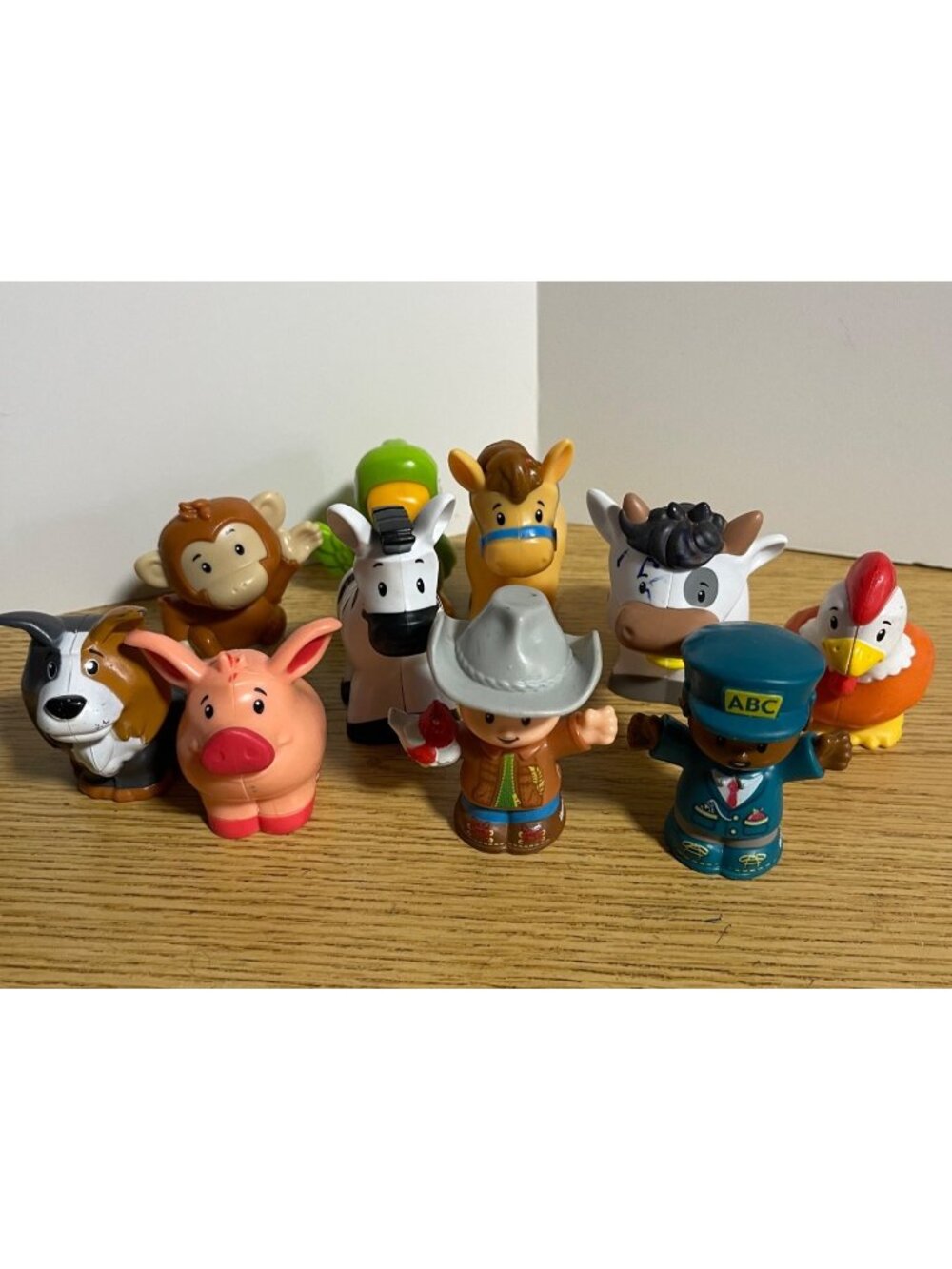 Fisher Price Little People Bus Driver Farmer and Eight Animals Pretend Play